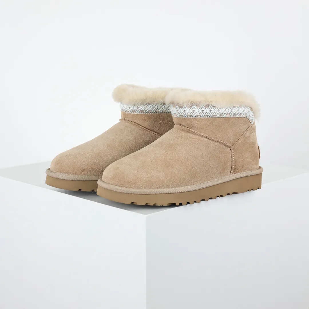Copywriting price 💰600 The core recommendation is good price. The platform’s foreign trade is exclusively for UGG Classic women’s snow boots 1174496. Produced by the ten-year-old brand shoemaking factory production line. Pay attention to every detail. Longfeng A-grade genuine sheep fur is integrated. It is built in full compliance with the ZP process. Size: 35 36 37 38 39 40